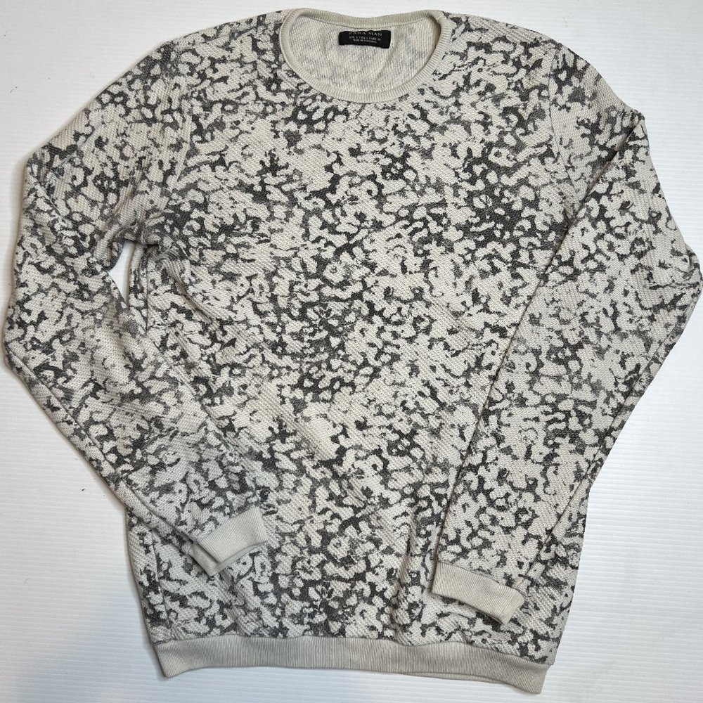 Zara Men's Crewneck Sweater in Cream and Gray Abstract Knit